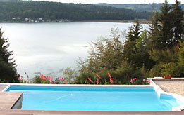Piscine avec une vue magnifique - Dordogne